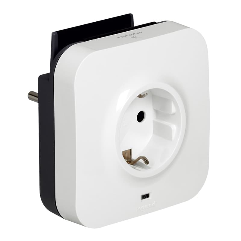 Aдаптер защита от пренапрежение и поставка за телефон Legrand 2P+T 16A 2xUSB