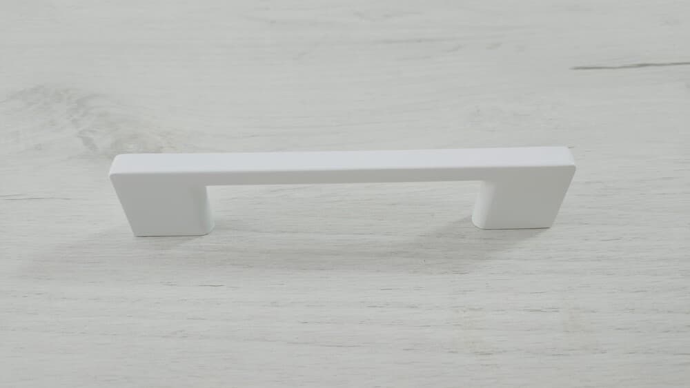 Mетална дръжка AR004Z 128мм бял гланц