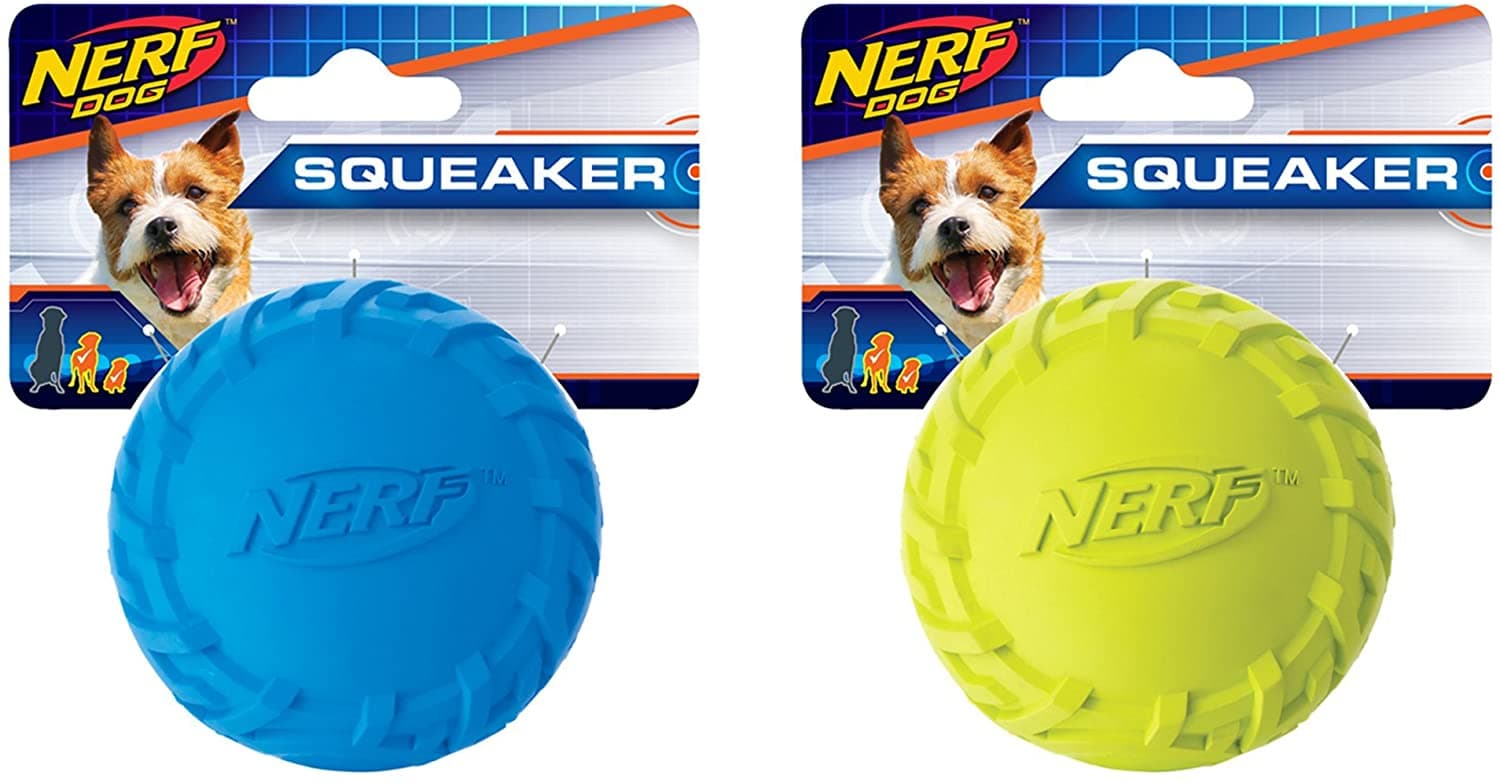 Играчка за куче NR Tire Squeak Ball M Green/Red