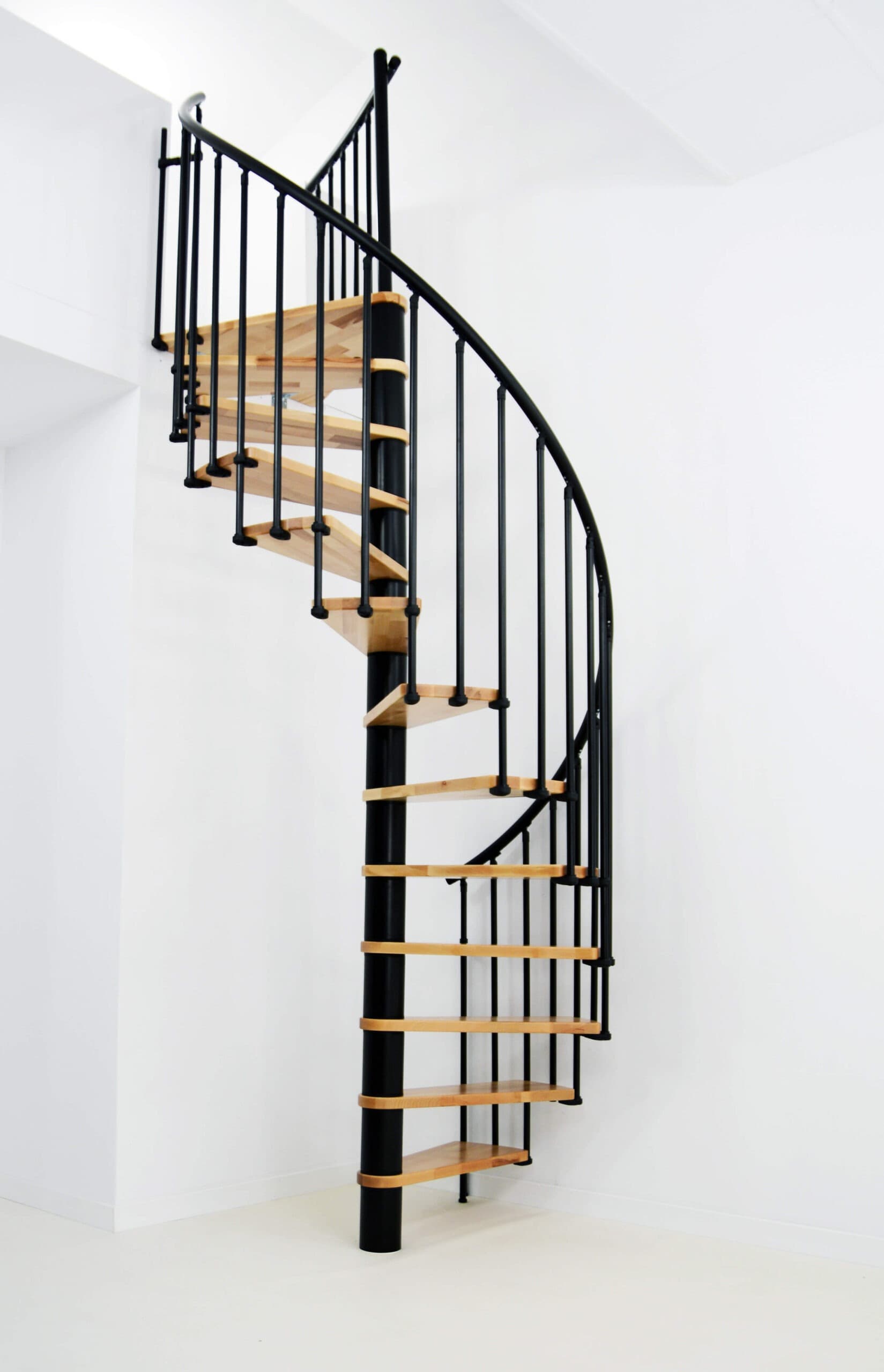Интериорна стълба Minka Berlin 120см / 285см черна