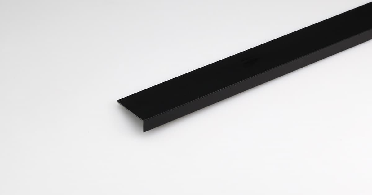 PVC ъглов профил 100x2x1см черен
