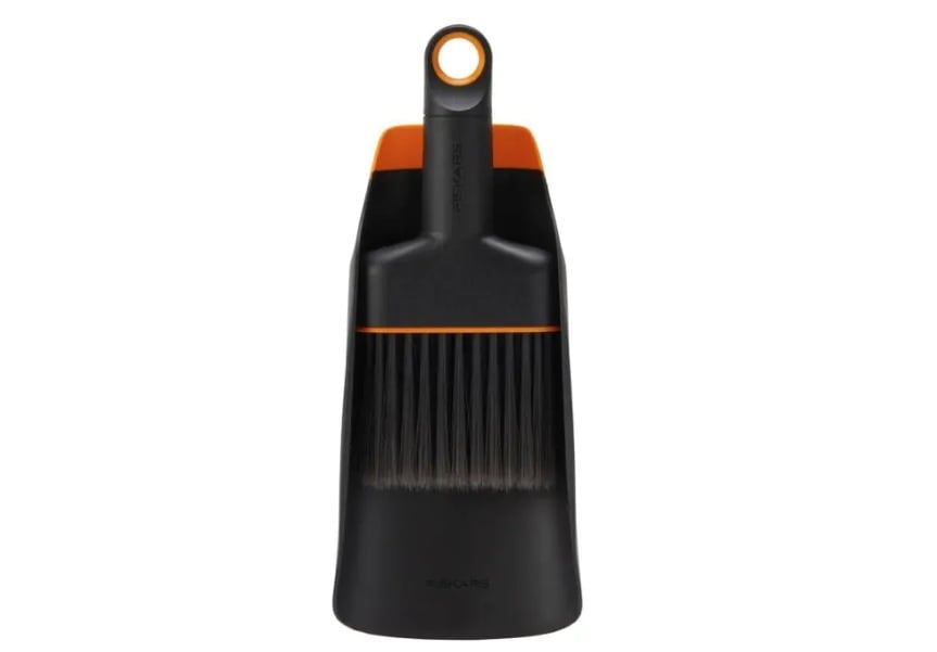 Комплект четка и лопатка за почва Fiskars Urban